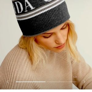 BNWT Canada Goose Women’s Pom Toque / Beanie